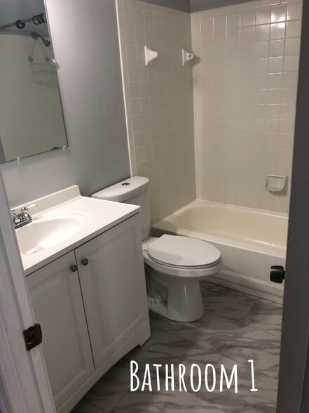 Building Photo - 4406 Stockbridge Ct