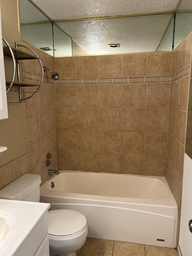 Building Photo - 116 Meadow Lark