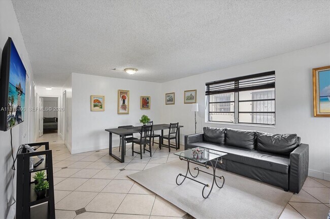 Building Photo - 5726 SW 20th St