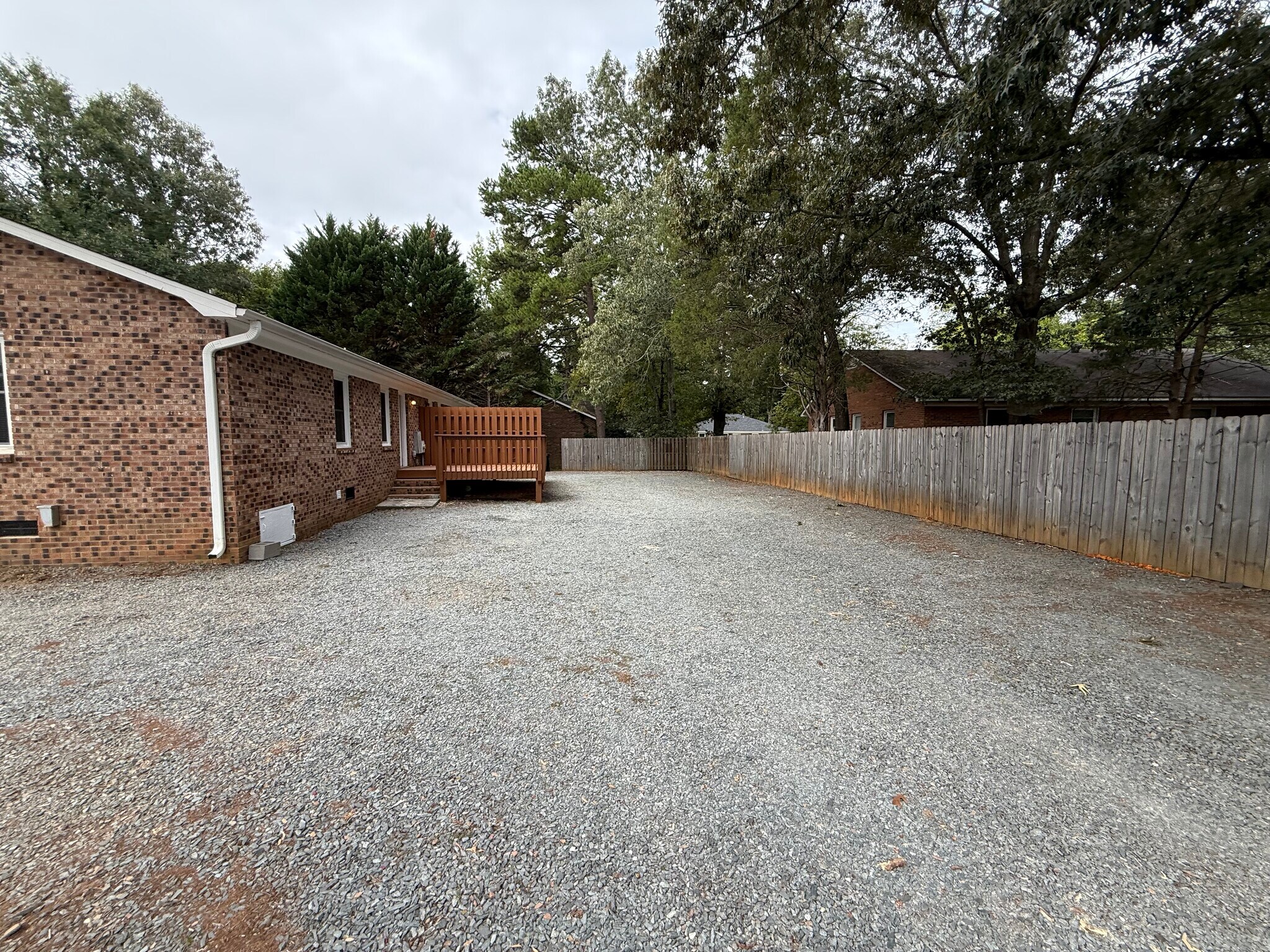 Building Photo - 906 Midwood Dr
