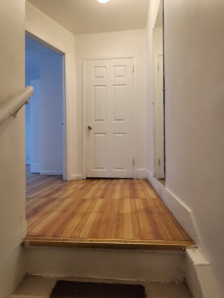 Building Photo - 538 Breck St