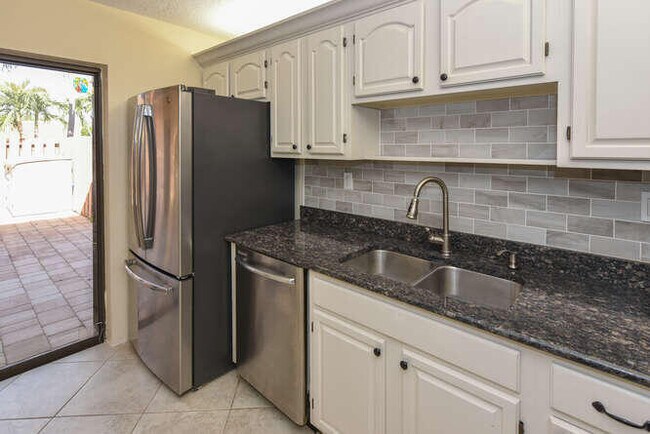 Building Photo - 11 Atrium Cir