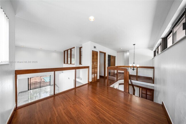 Building Photo - 511 Vittorio Ave