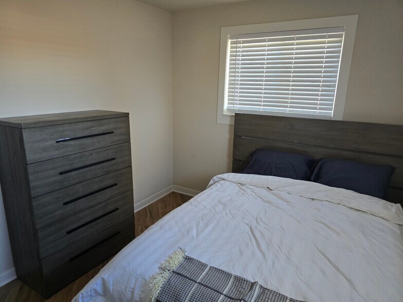 Upstairs queen bedroom. - 902 S Zephyr Ct