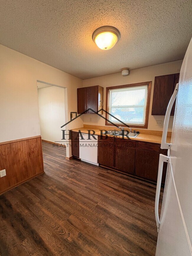 Building Photo - 2426 30th Ave NW