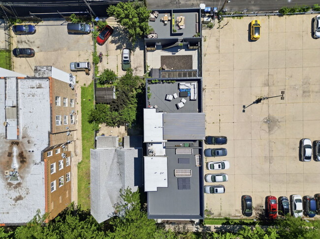 Building Photo - 5039 N Winthrop Ave