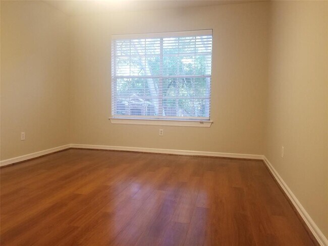 Building Photo - 14218 Swallowfield Dr