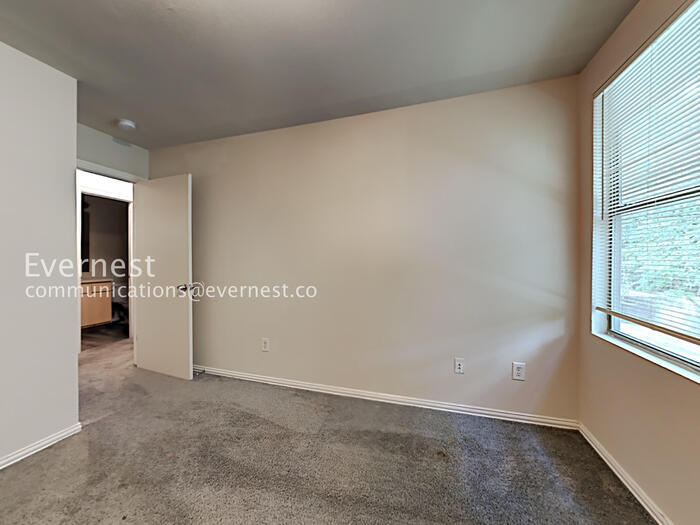 Building Photo - 320 Ezekial Ave