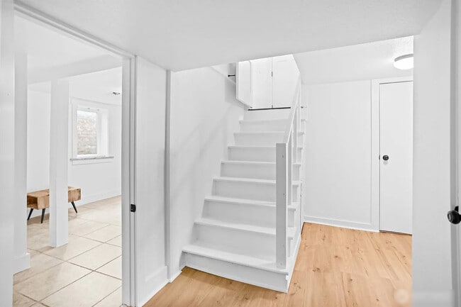 Building Photo - 8 Newell St