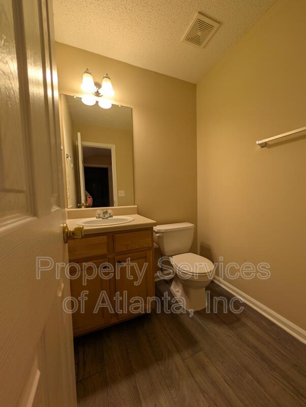 Building Photo - 704 Denise Ct