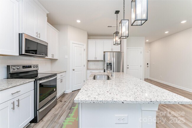 Building Photo - 2352 Belterra Dr