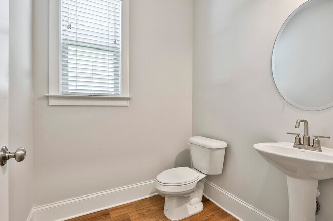 Building Photo - 335 Caledonia Ct