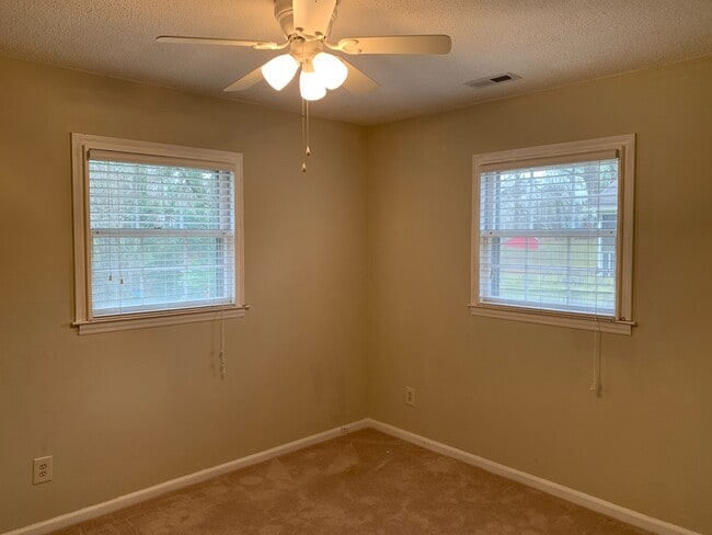 Building Photo - Matthews Ranch Home