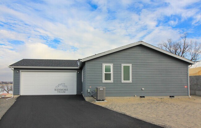 Building Photo - 1214 N Morain Loop