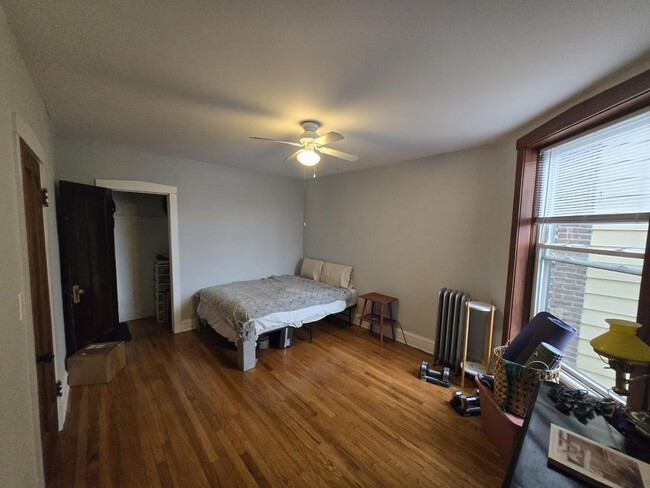 Building Photo - 2 bedroom in Chicago IL 60625