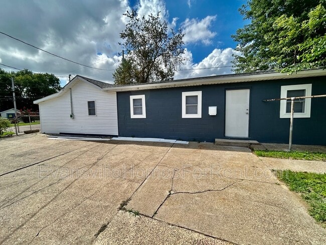 Primary Photo - 1321 E Oregon St