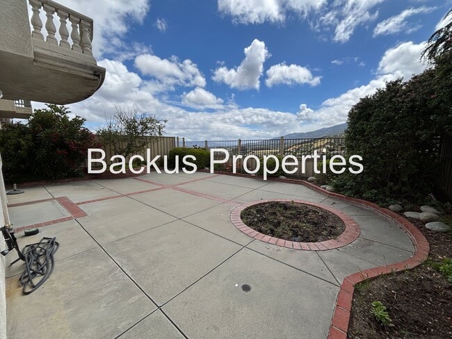 Building Photo - Great two-level home in Las Palmas II with scenic views