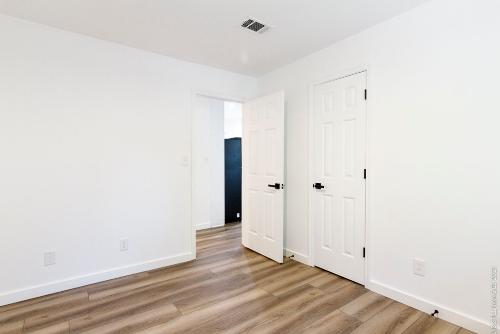 Building Photo - 545 Oakview Rd