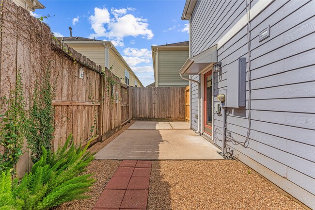 Building Photo - 2623 Woodridge Cove Dr