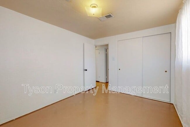 Building Photo - 3321 Cardenas Dr NE