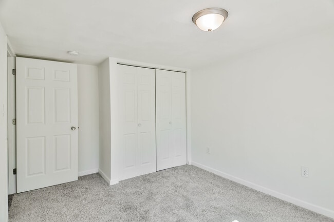 Building Photo - 402 Marquette Rd