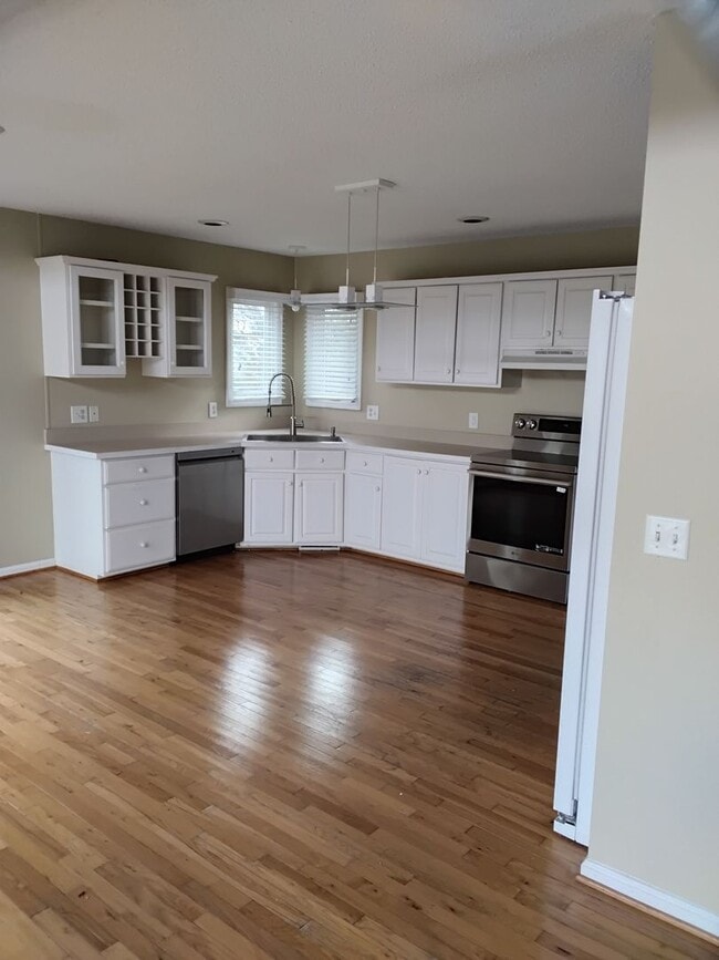 Building Photo - Emerald Isle Gated Community