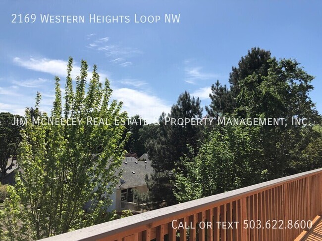 Building Photo - West Salem Home with Great Views!