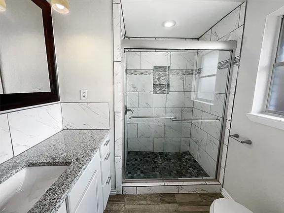 Building Photo - AVAILABLE NOW