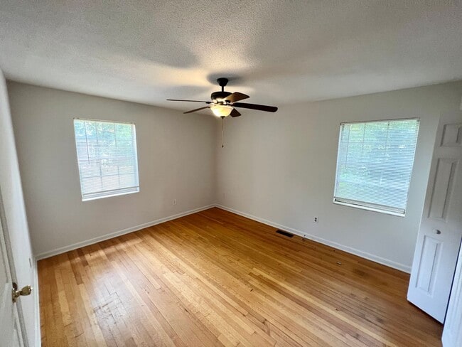 Building Photo - 2112 Great Oak Dr