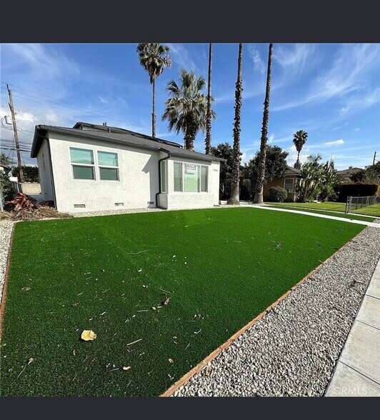 Building Photo - 1436 N Hollywood Way