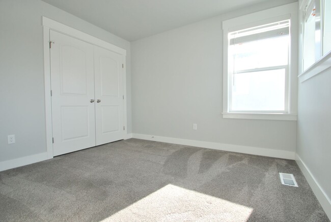 Building Photo - 556 N 275 E