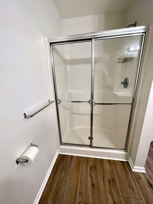 Building Photo - Beautiful, Spacious 3 bed/2 bath House near West Village!