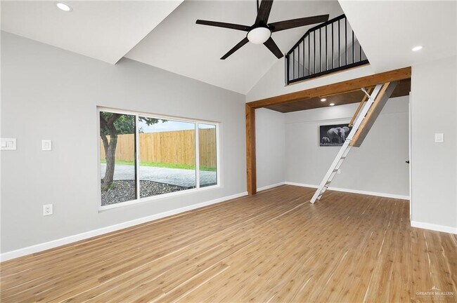 Building Photo - 12304 Lakeview Dr