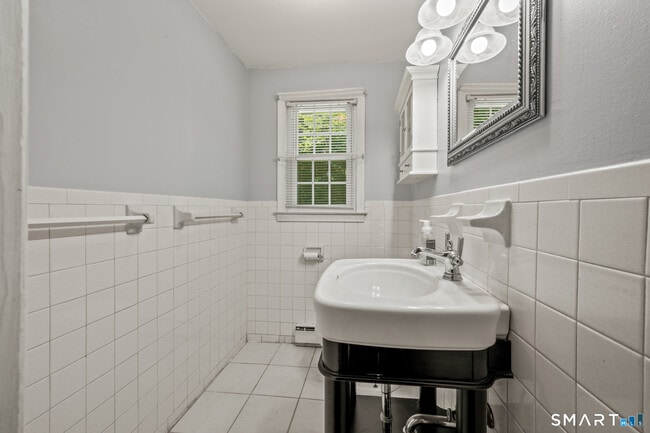 Building Photo - 414 Robin Ct
