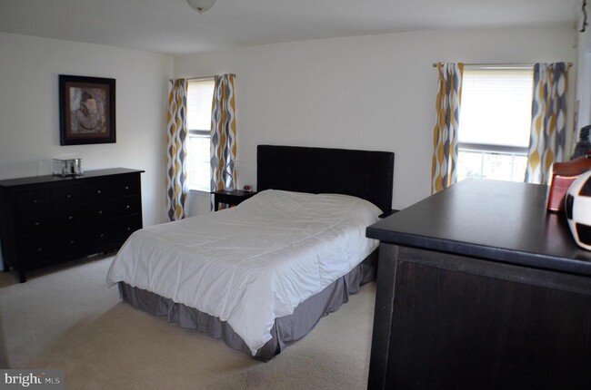 Building Photo - 5255 Spring Ridge Dr E