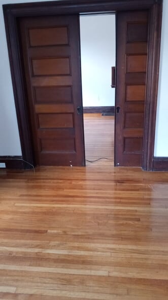 Building Photo - 4 Eleanor St