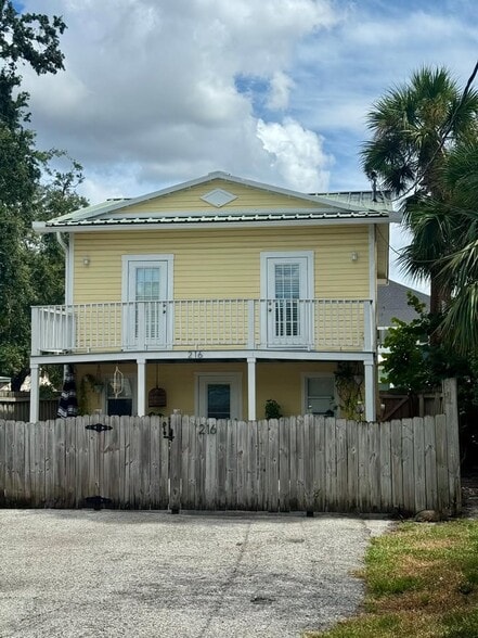 Building Photo - 216 S Edison Ave