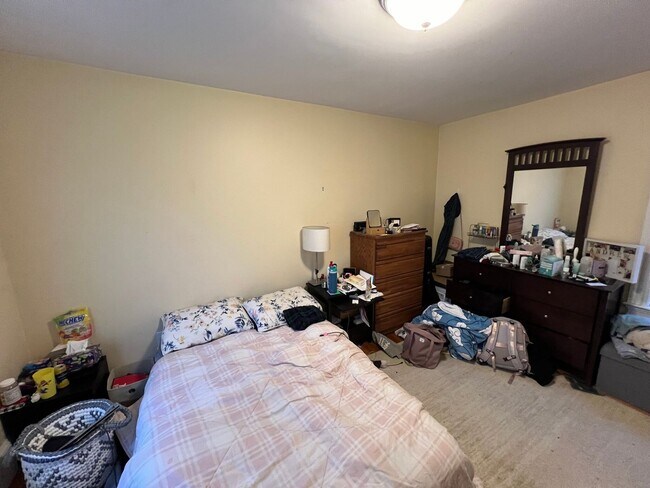 Building Photo - Porter Sq. Location. Renovated Unit, Steps...
