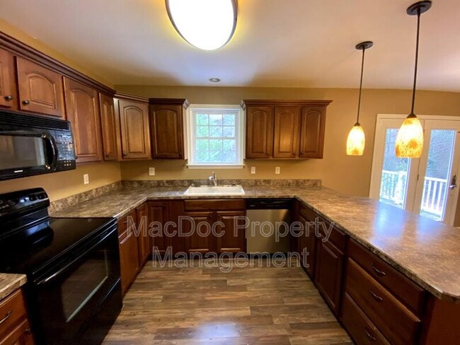 Building Photo - 1265 Ullainee Rd