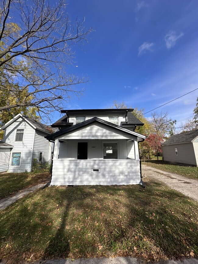 Building Photo - 1023 Bement St