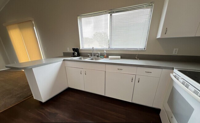 Building Photo - 319 Oak Track Dr