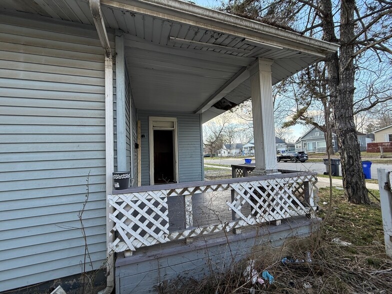 Building Photo - 803 E Whitmer St