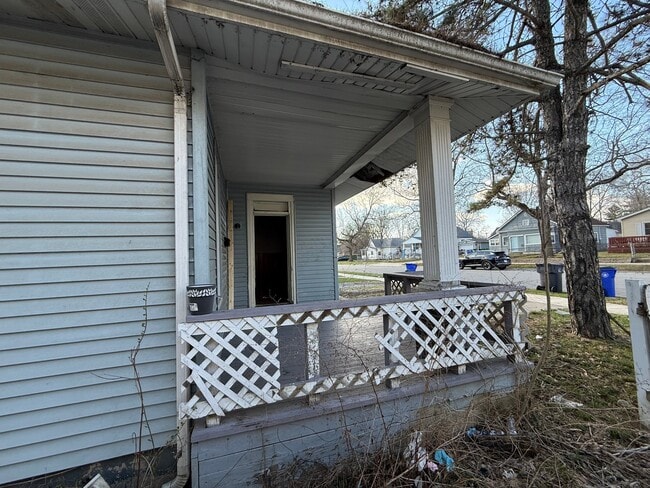 Building Photo - 803 E Whitmer St