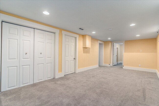 Building Photo - South Hill Charmer 3 bed, 1 bath available...