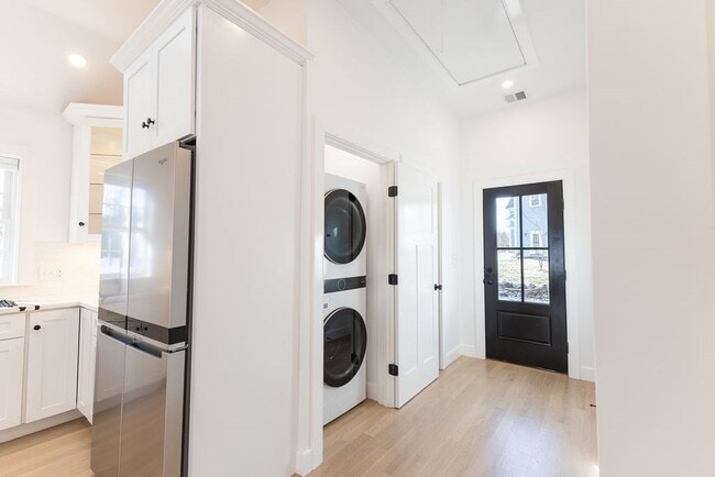 Building Photo - 17 Harding Rd