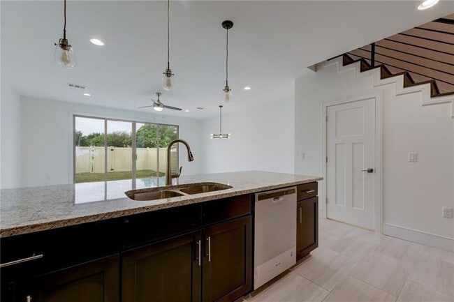 Building Photo - 402 Conservation Dr