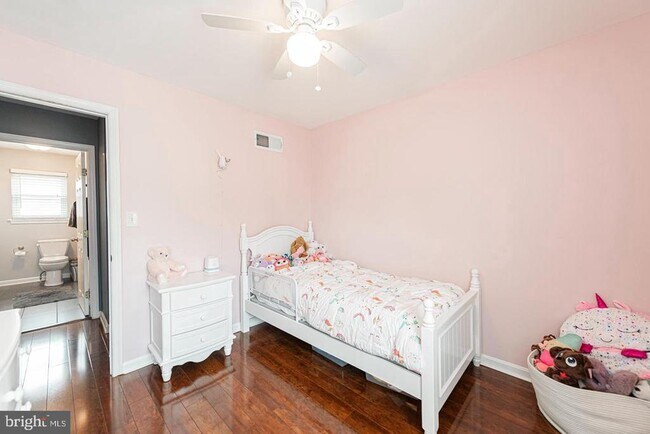 Building Photo - 10 Terry Ct