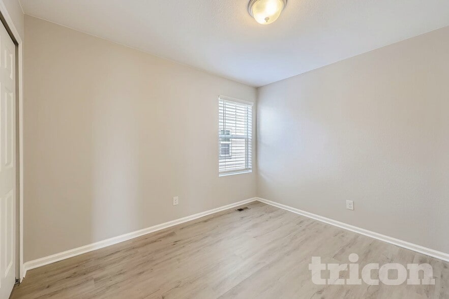 Building Photo - 4726 Helena St