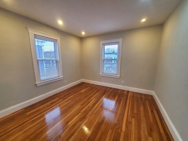 Building Photo - 3961 Washington St