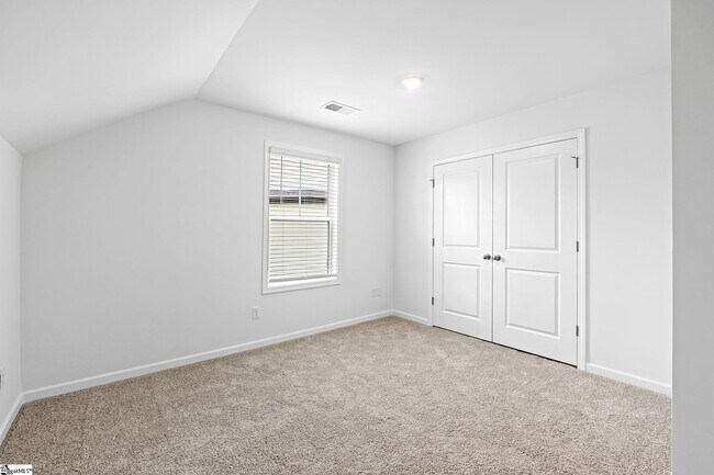 Building Photo - 520 Barbican Pl